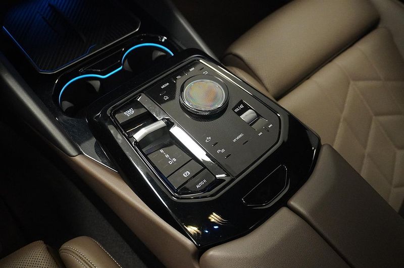 BMW i5 bild 13