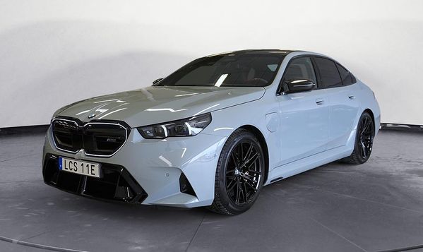 BMW M5 Sedan B W Keramiska Ulitimate Package DAP | Ränta 3,95% - 2025