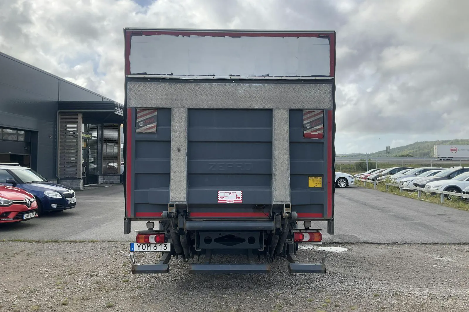 Vehicle image 4