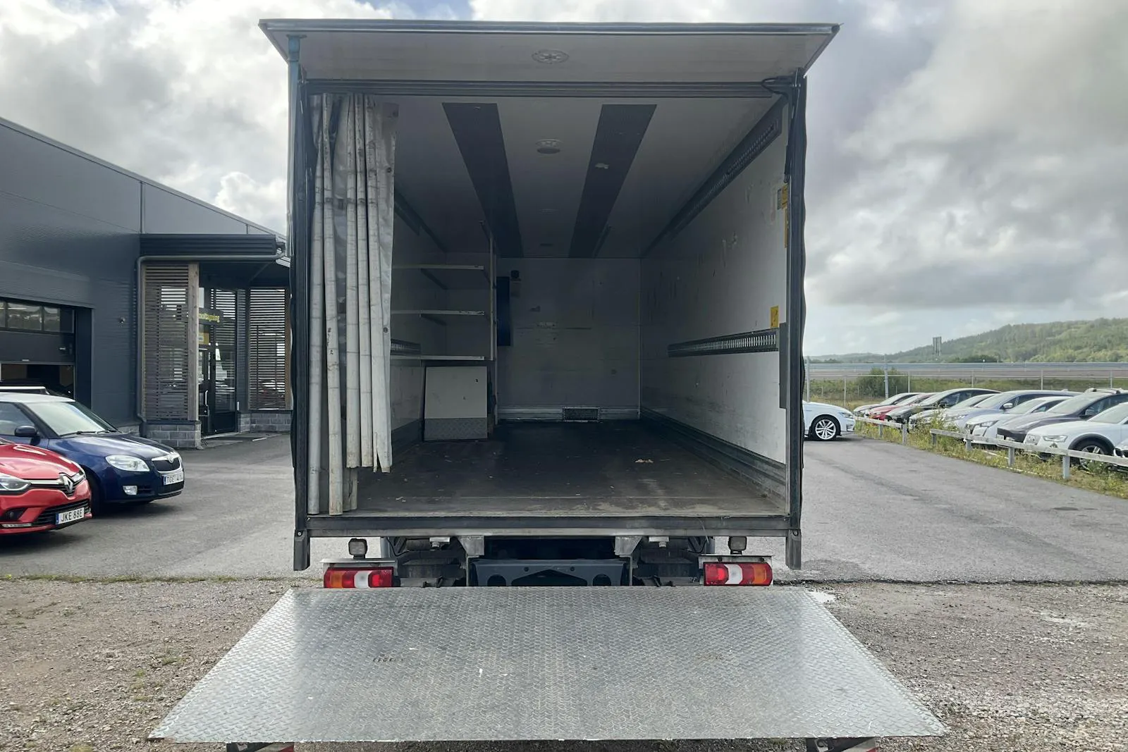Vehicle image 7