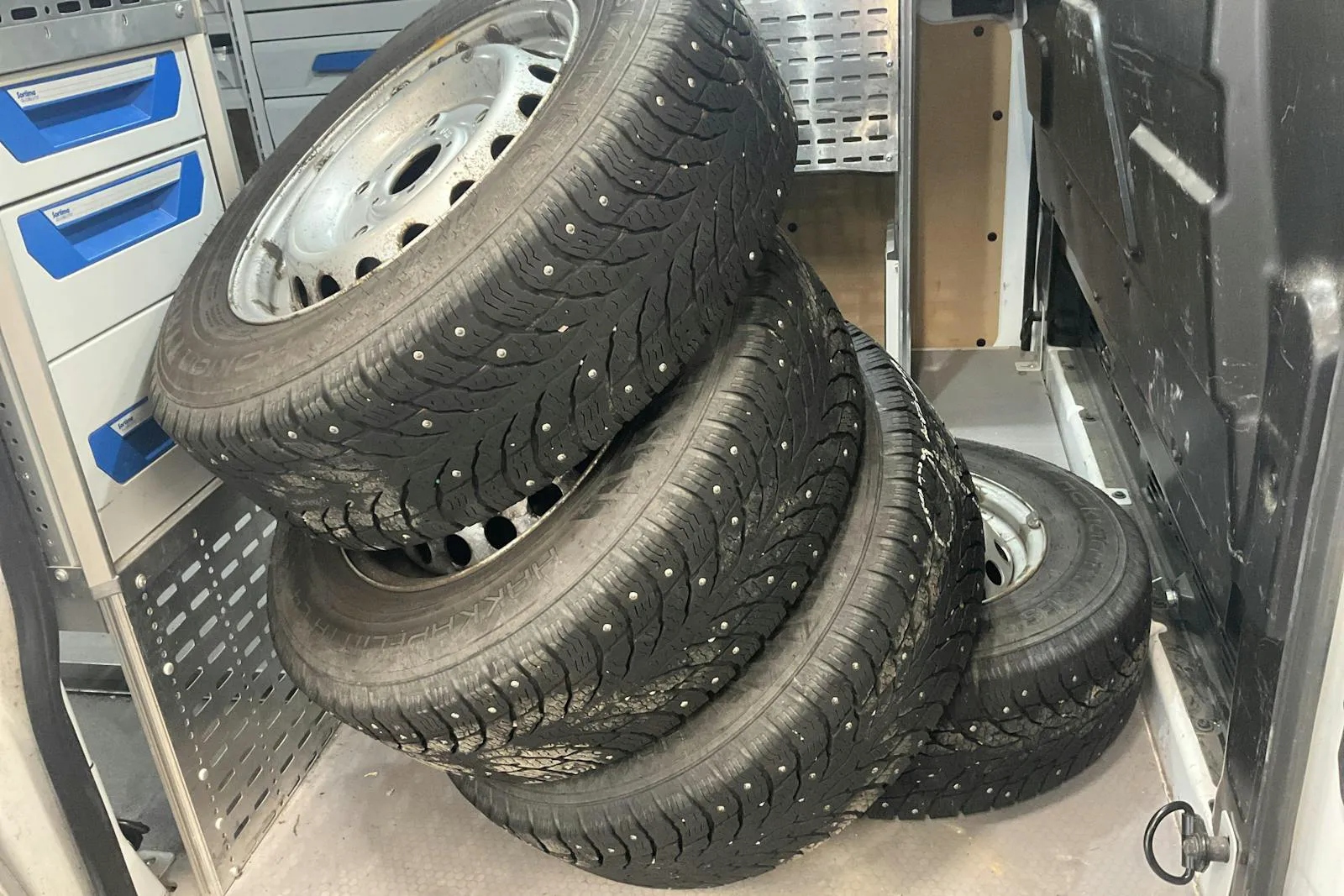 Vehicle image 15