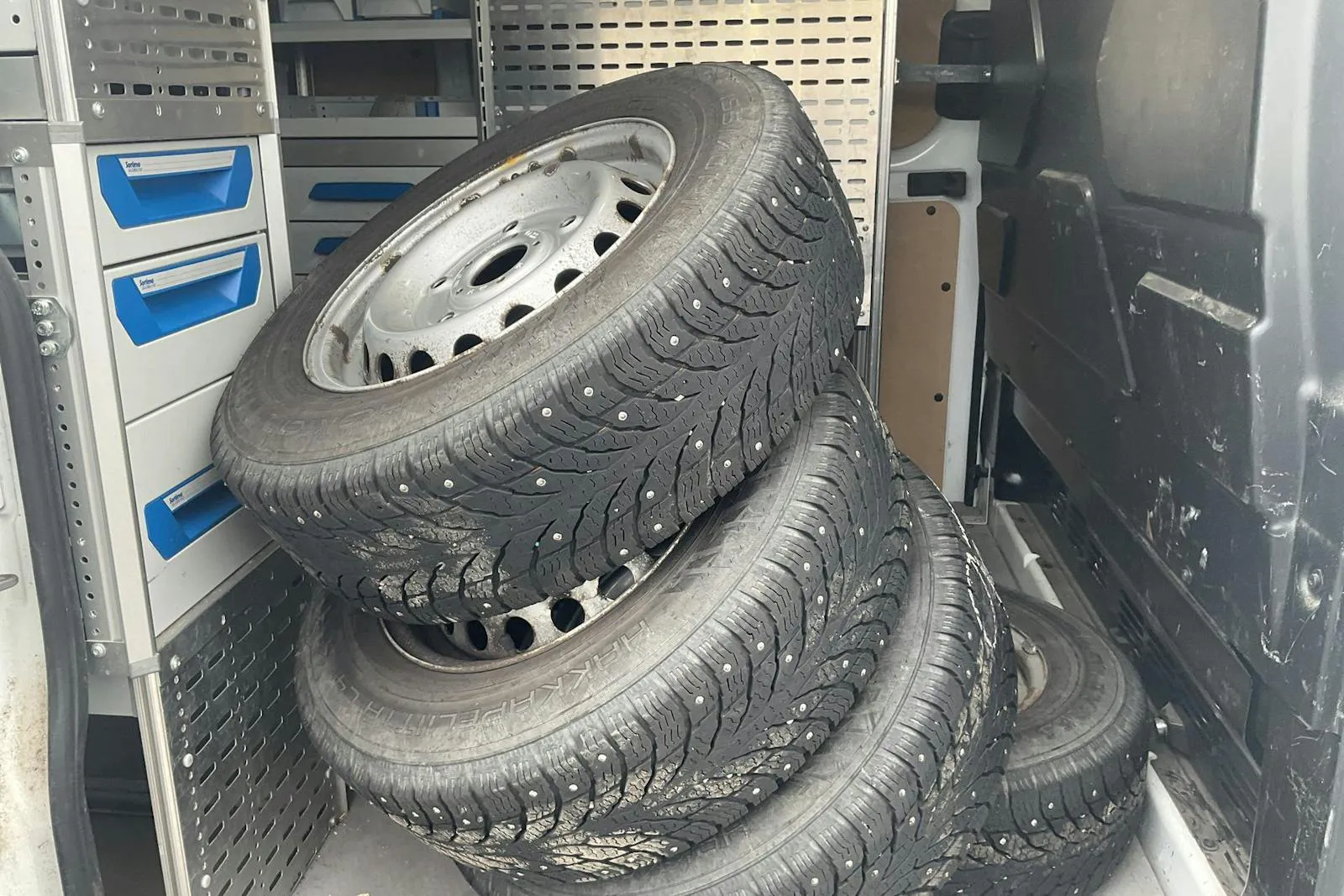 Vehicle image 7
