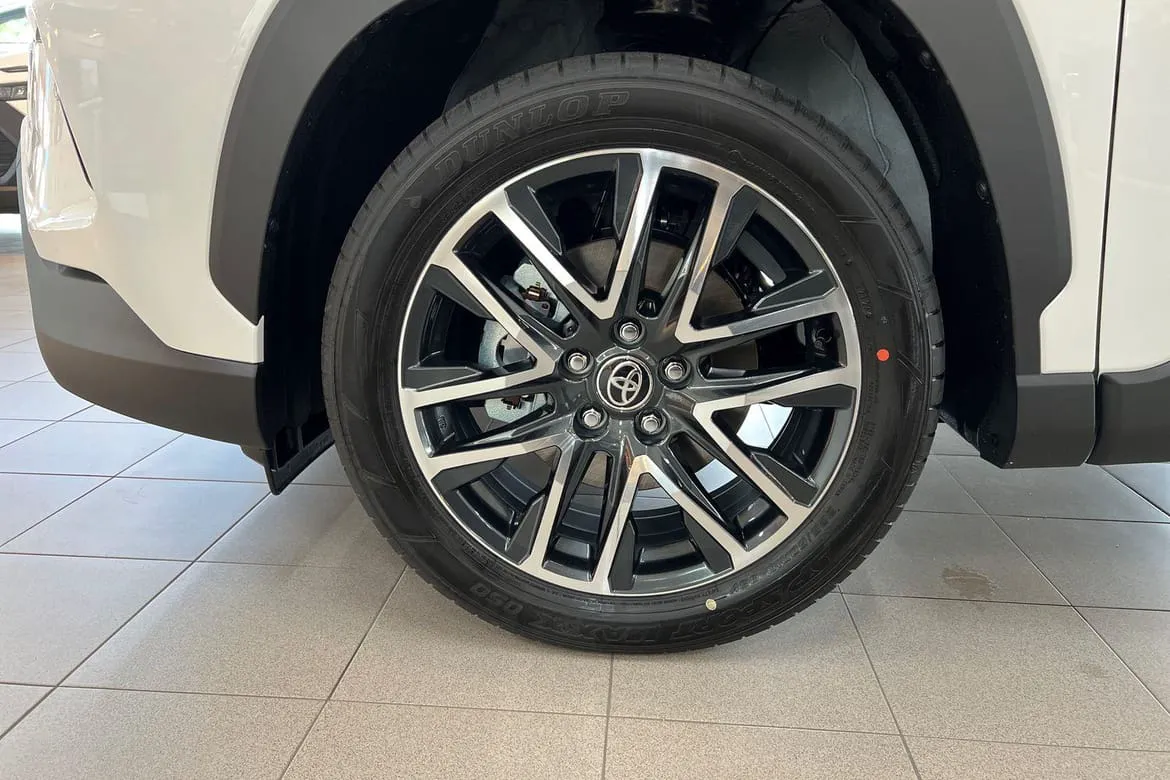 Vehicle image 14