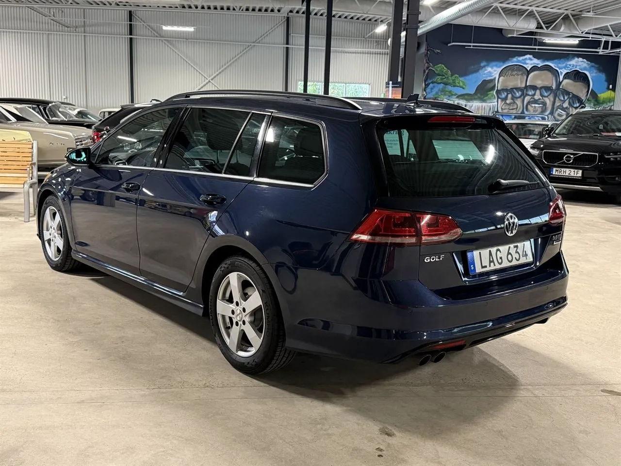 Vehicle image 4