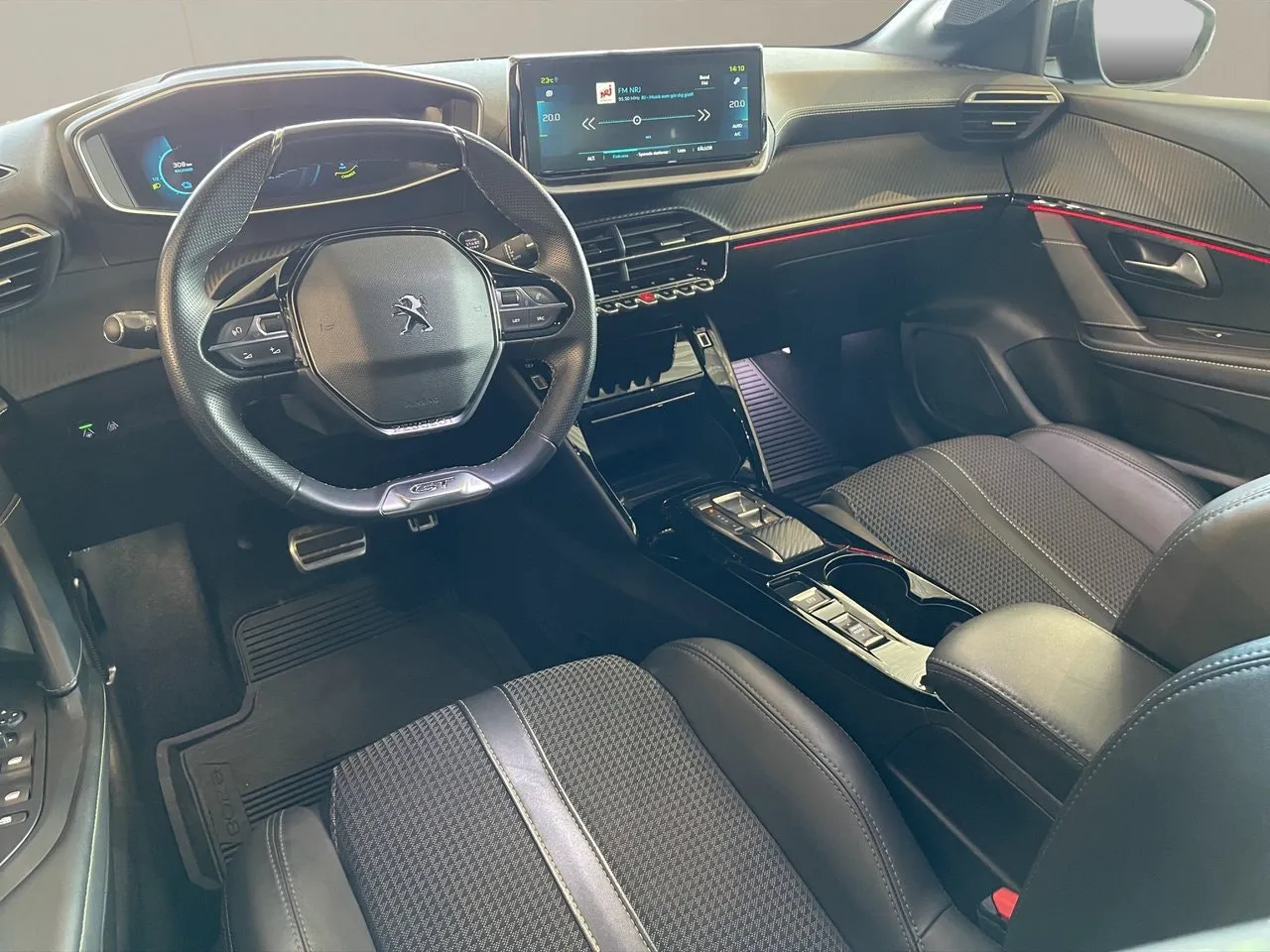Vehicle image 10