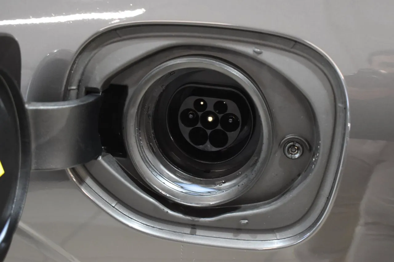 Vehicle image 18