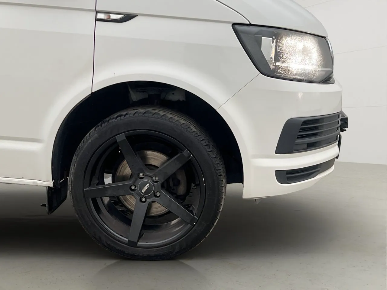 Vehicle image 28