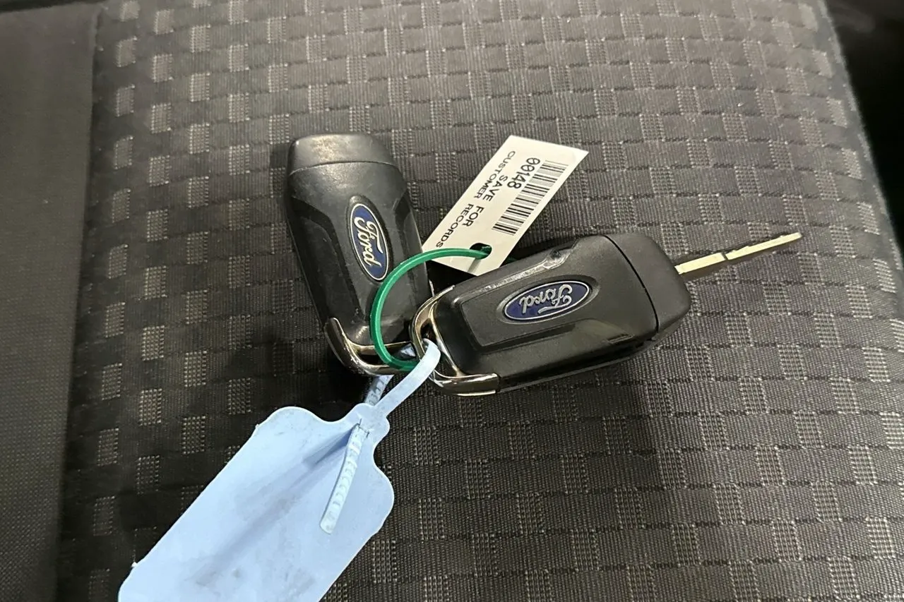 Vehicle image 24