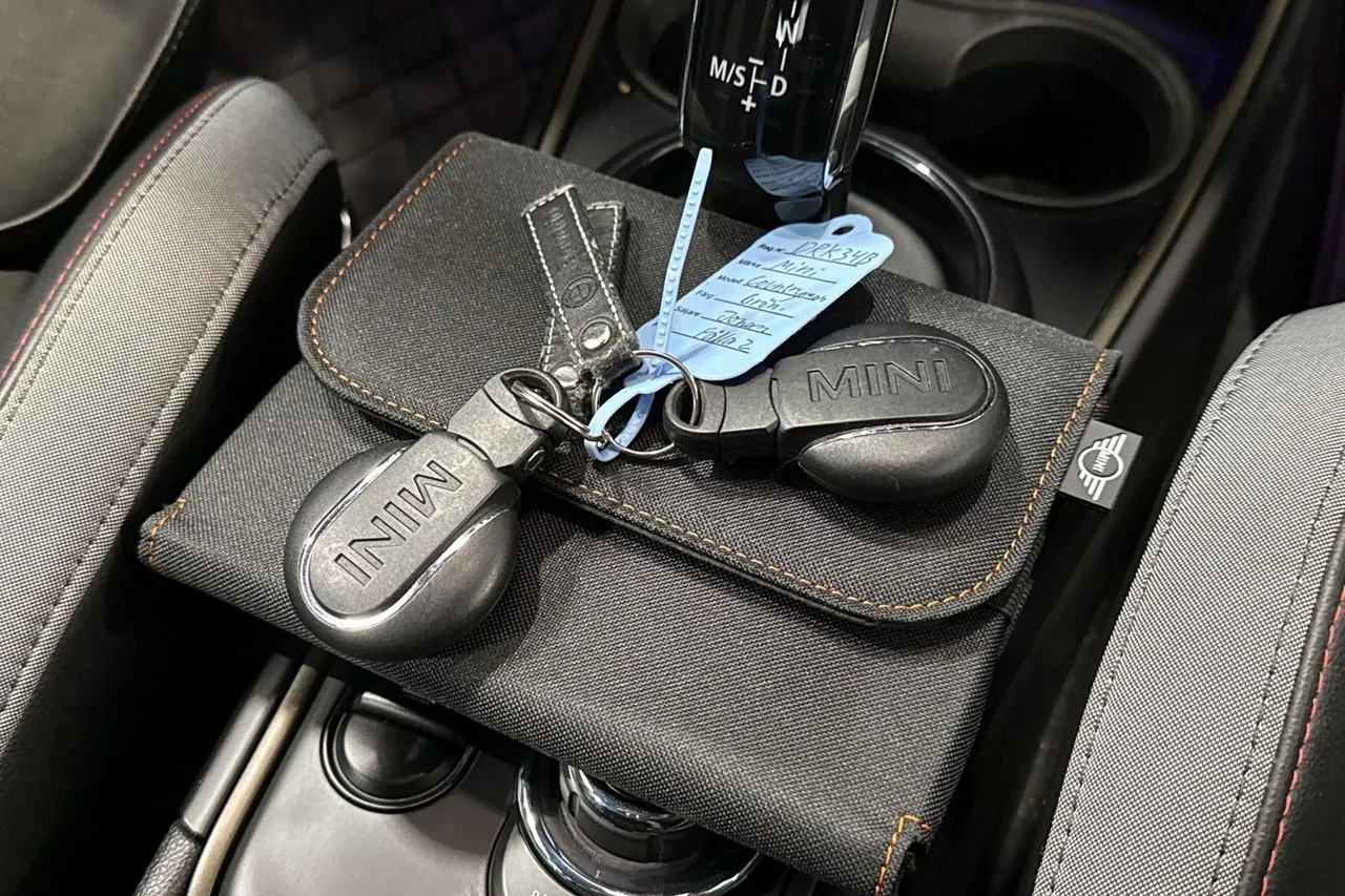 Vehicle image 25