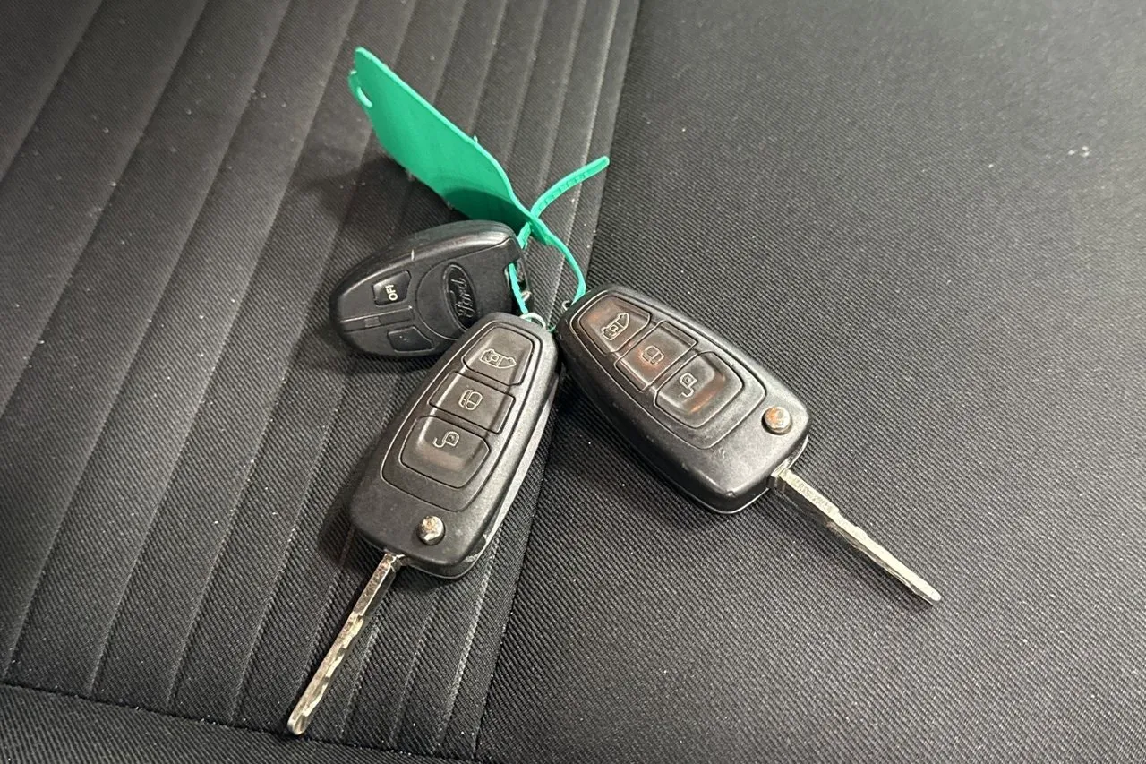 Vehicle image 23