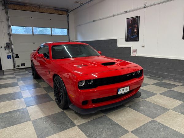 Dodge Challenger SRT HELLCAT SUPERCHARGED 717 HK EV BYTE - 2016