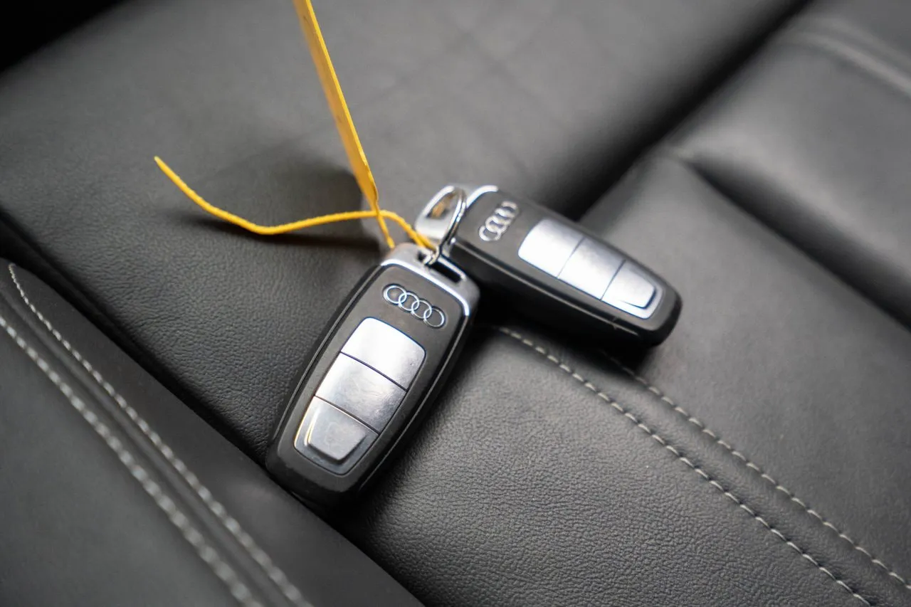Vehicle image 21