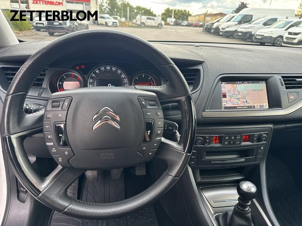 Vehicle image 11
