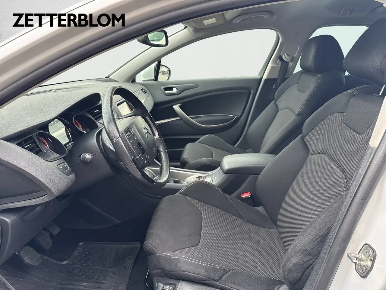 Vehicle image 6