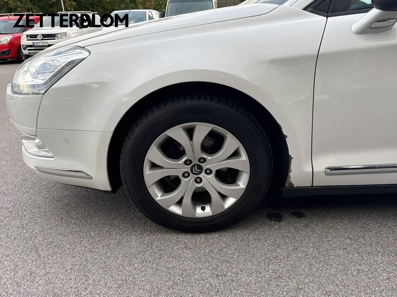 Vehicle image 12