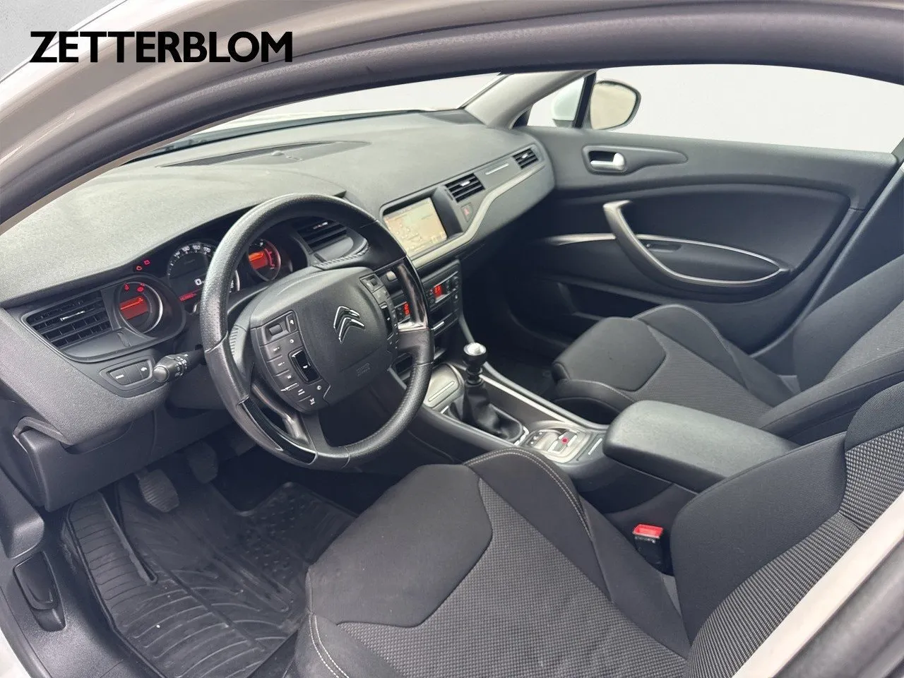 Vehicle image 7