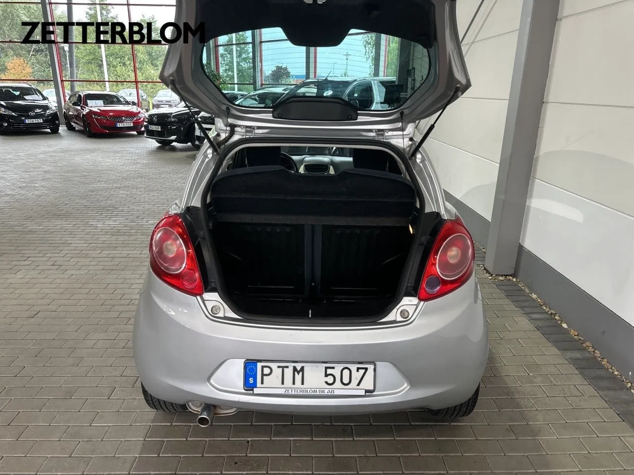Vehicle image 5