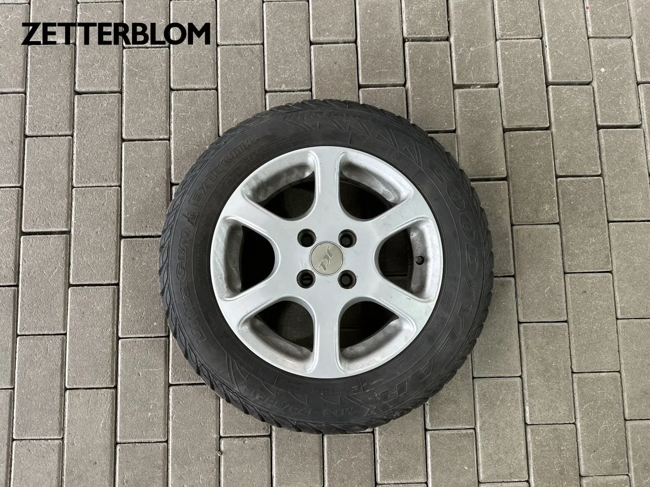 Vehicle image 14