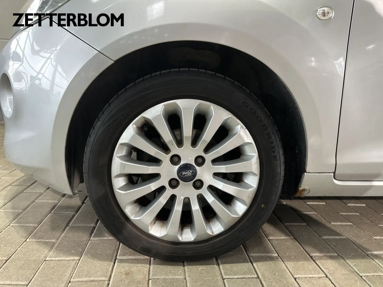 Vehicle image 12