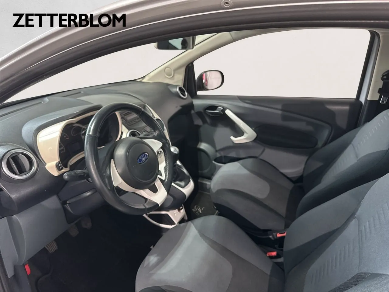Vehicle image 7