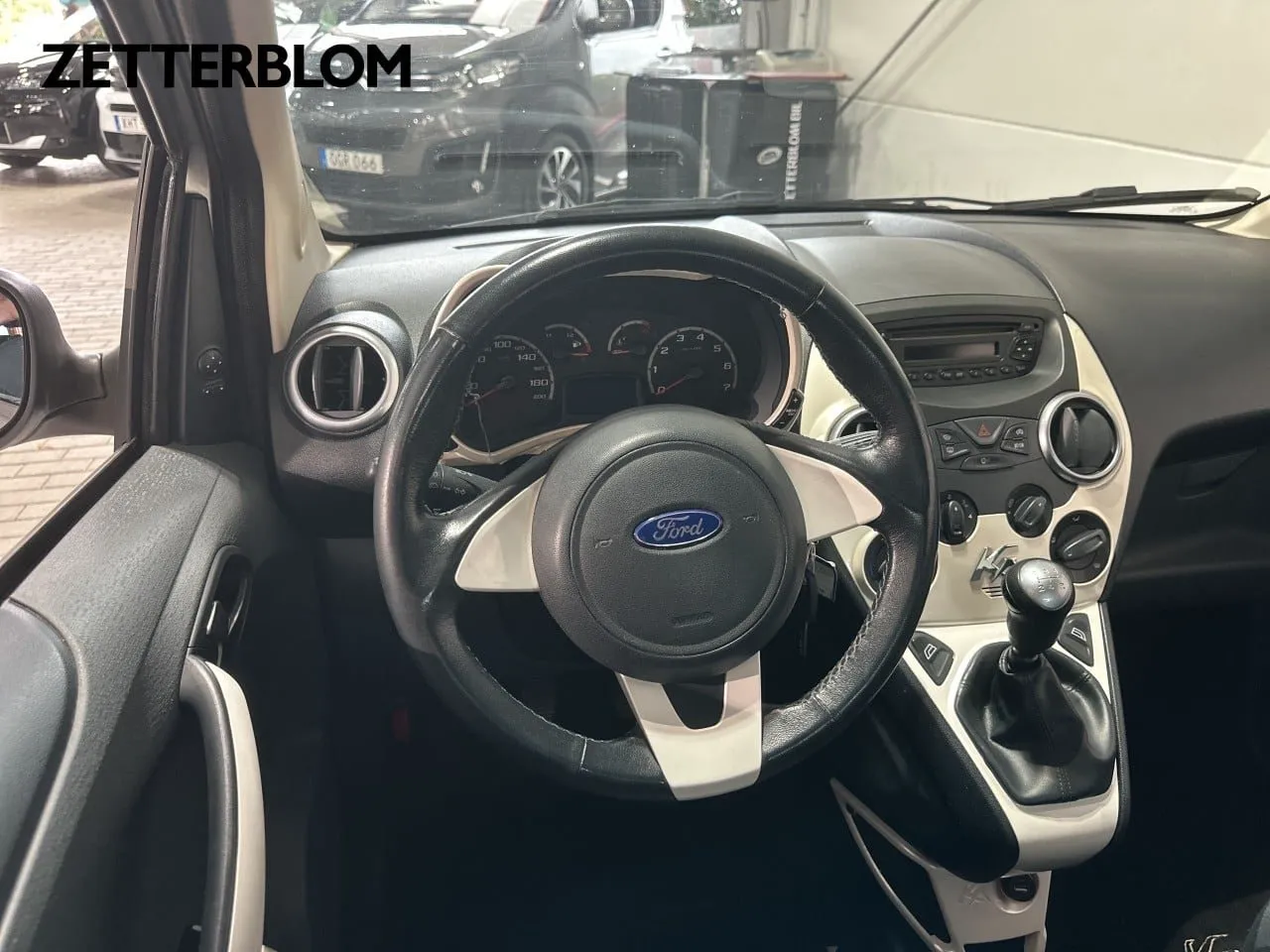 Vehicle image 11