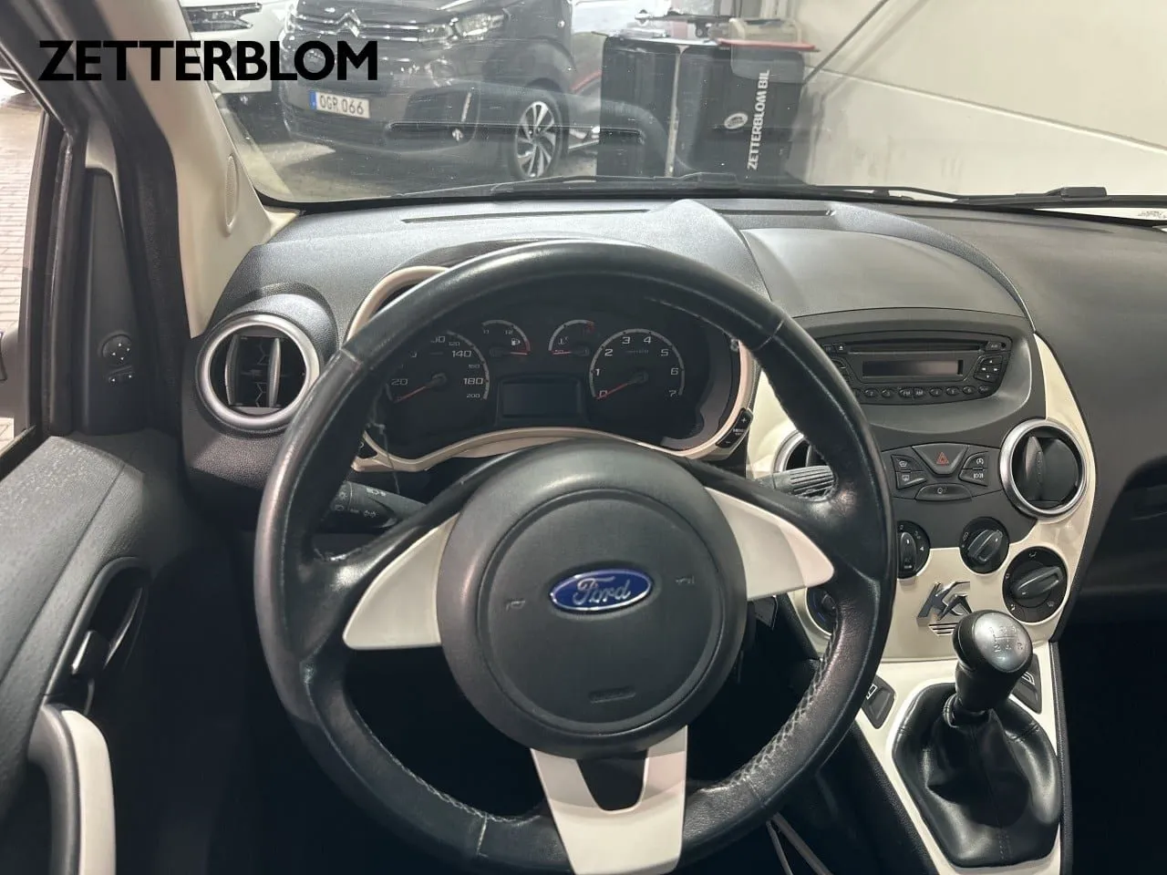 Vehicle image 10