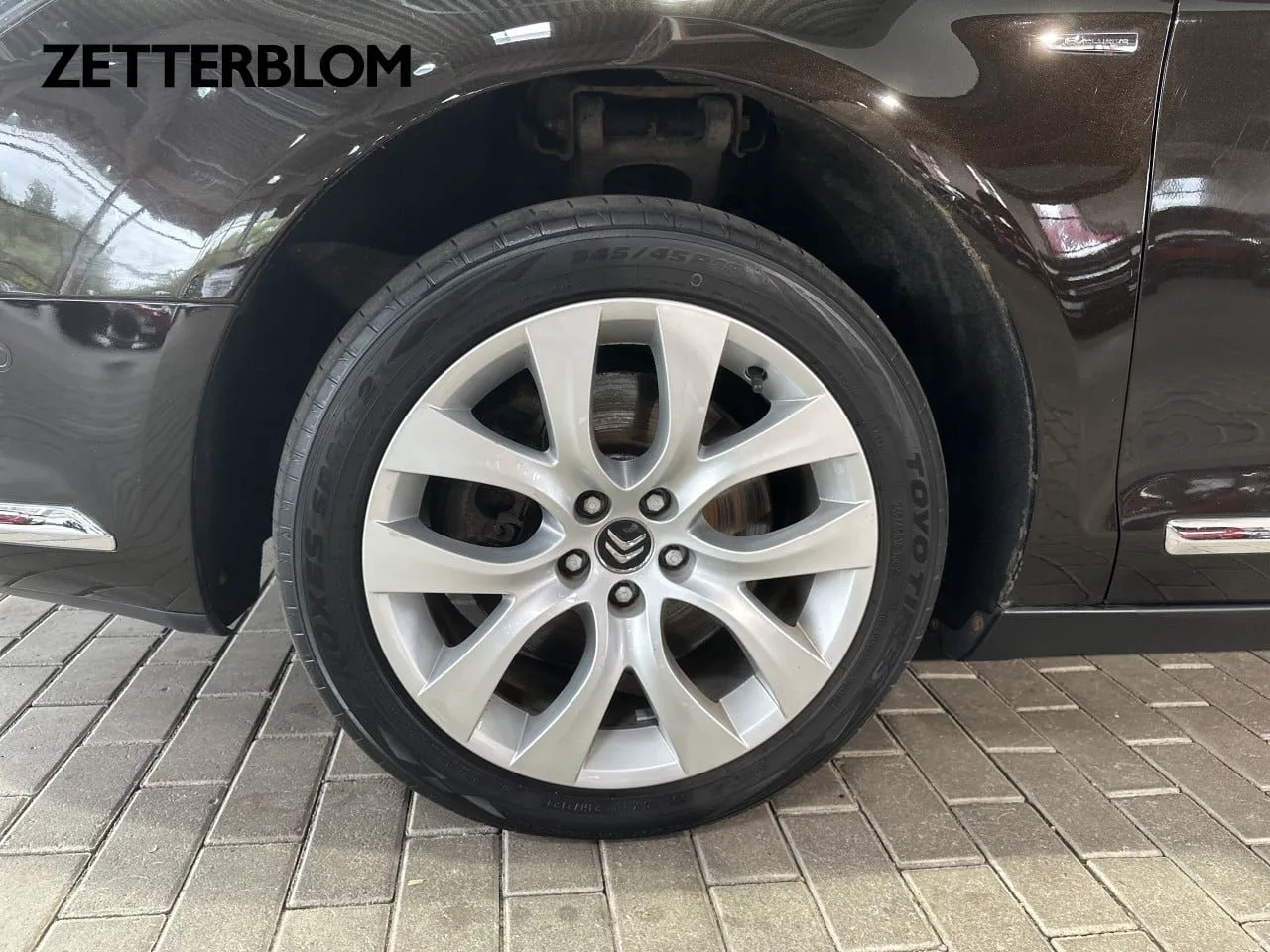 Vehicle image 12