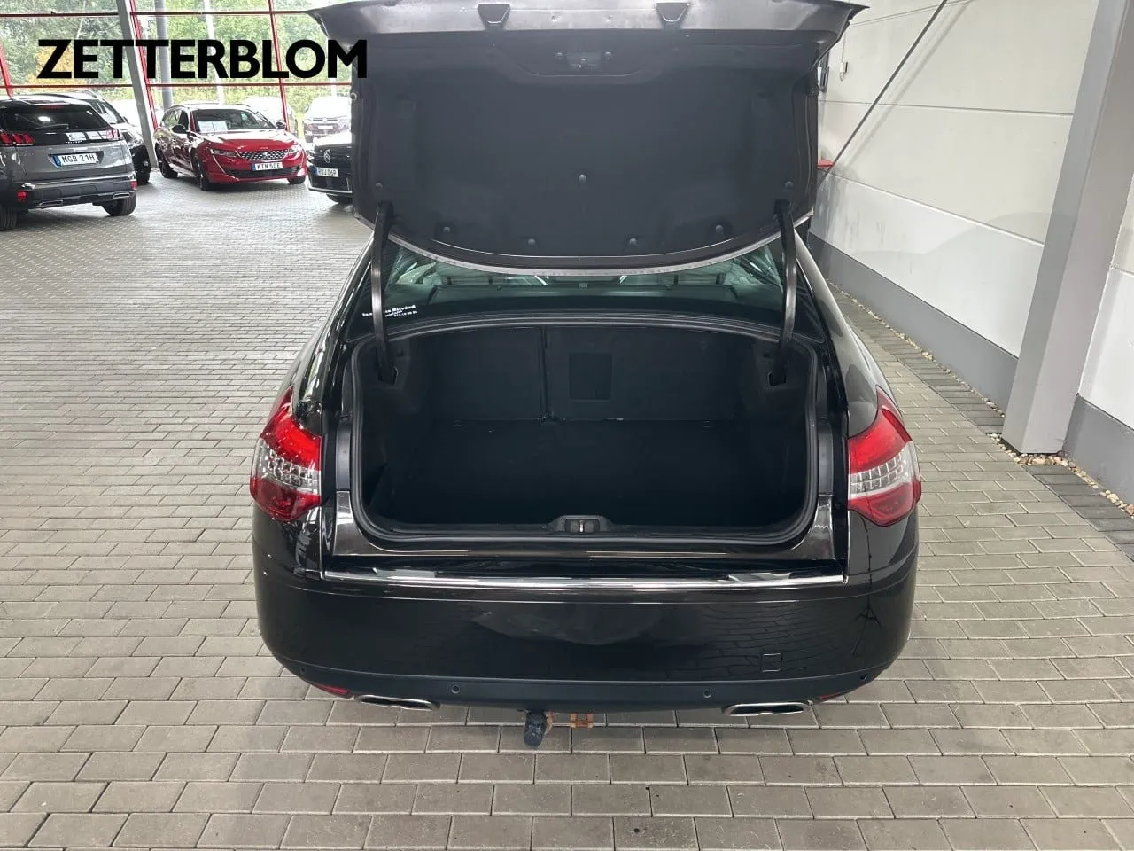 Vehicle image 5