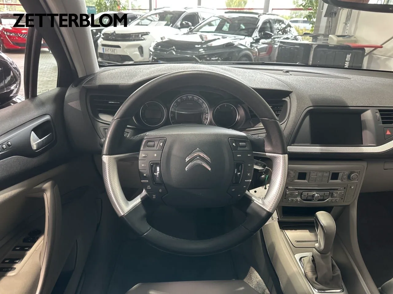Vehicle image 11