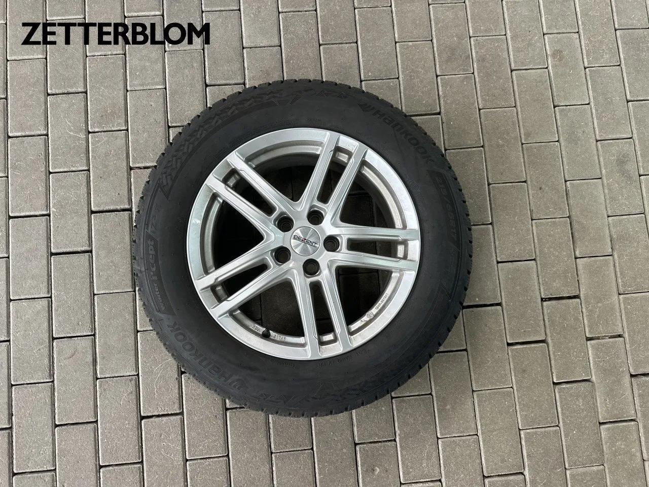 Vehicle image 15