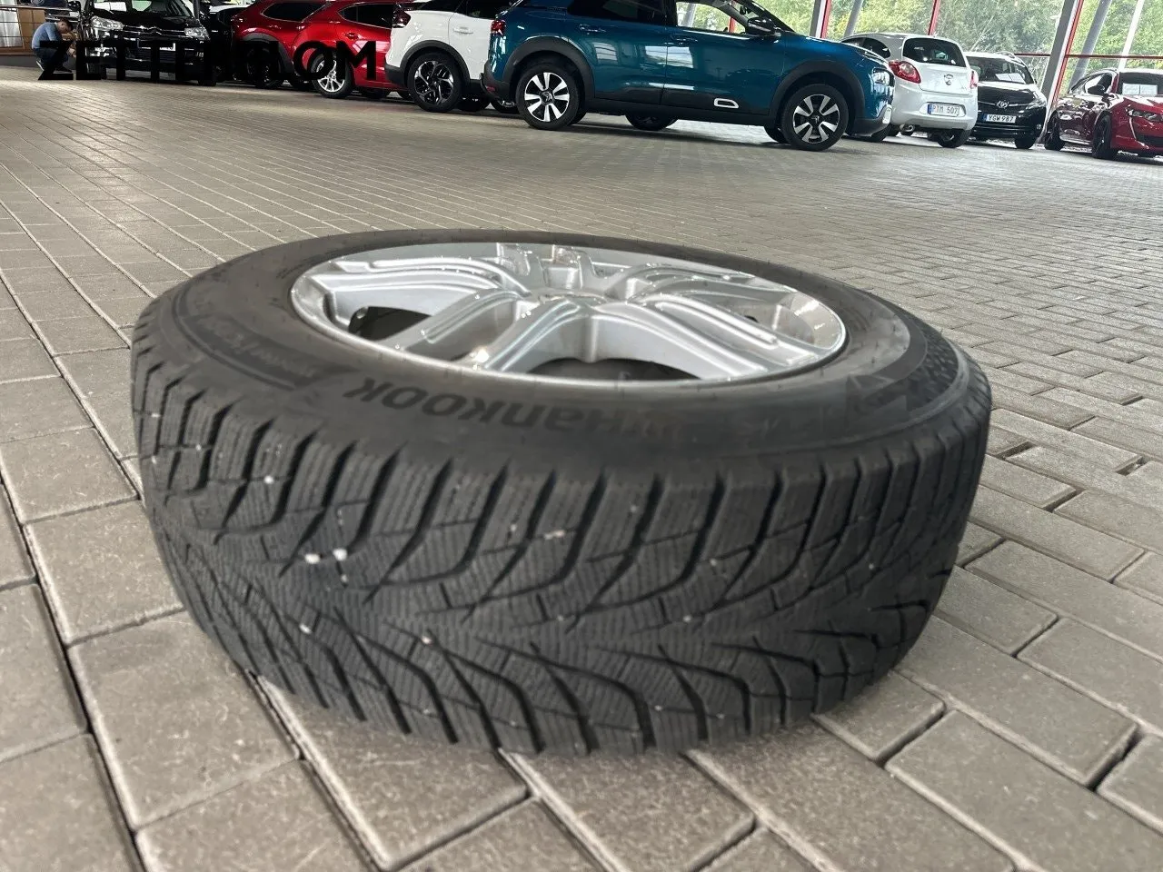 Vehicle image 16