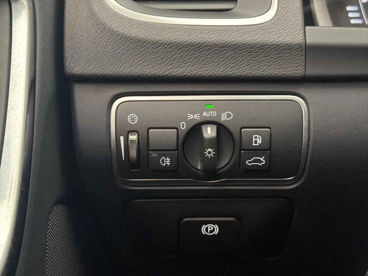 Vehicle image 26