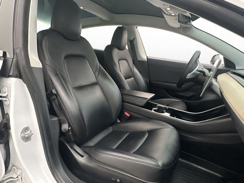 Tesla Model 3 bild 25