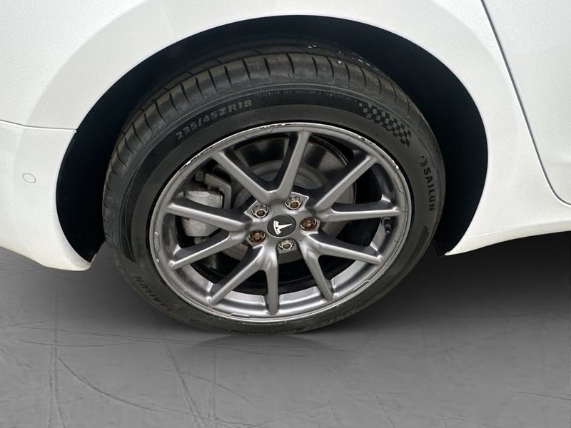 Tesla Model 3 bild 33