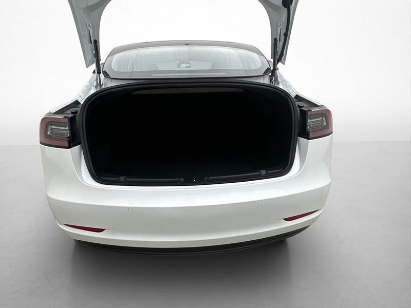 Tesla Model 3 bild 28
