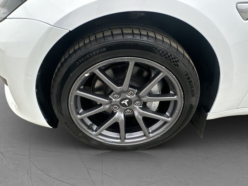 Tesla Model 3 bild 31