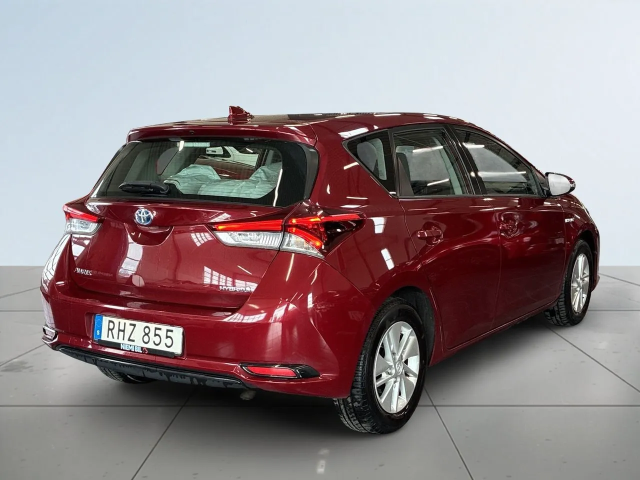 Vehicle image 5