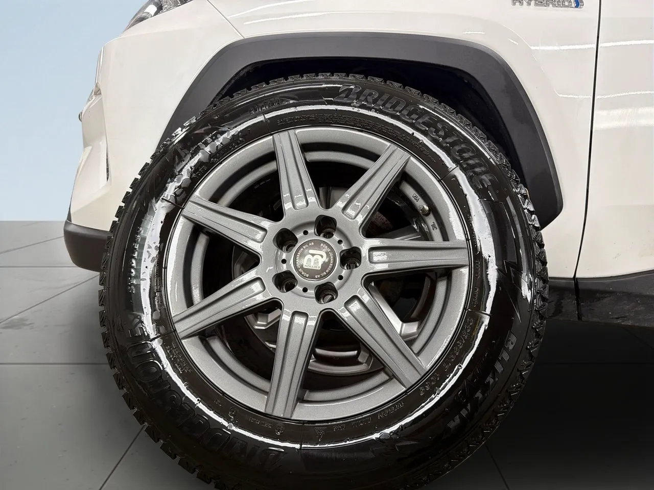 Vehicle image 13