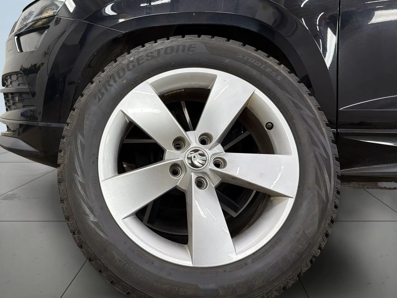 Vehicle image 13