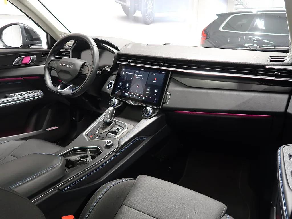 Vehicle image 16