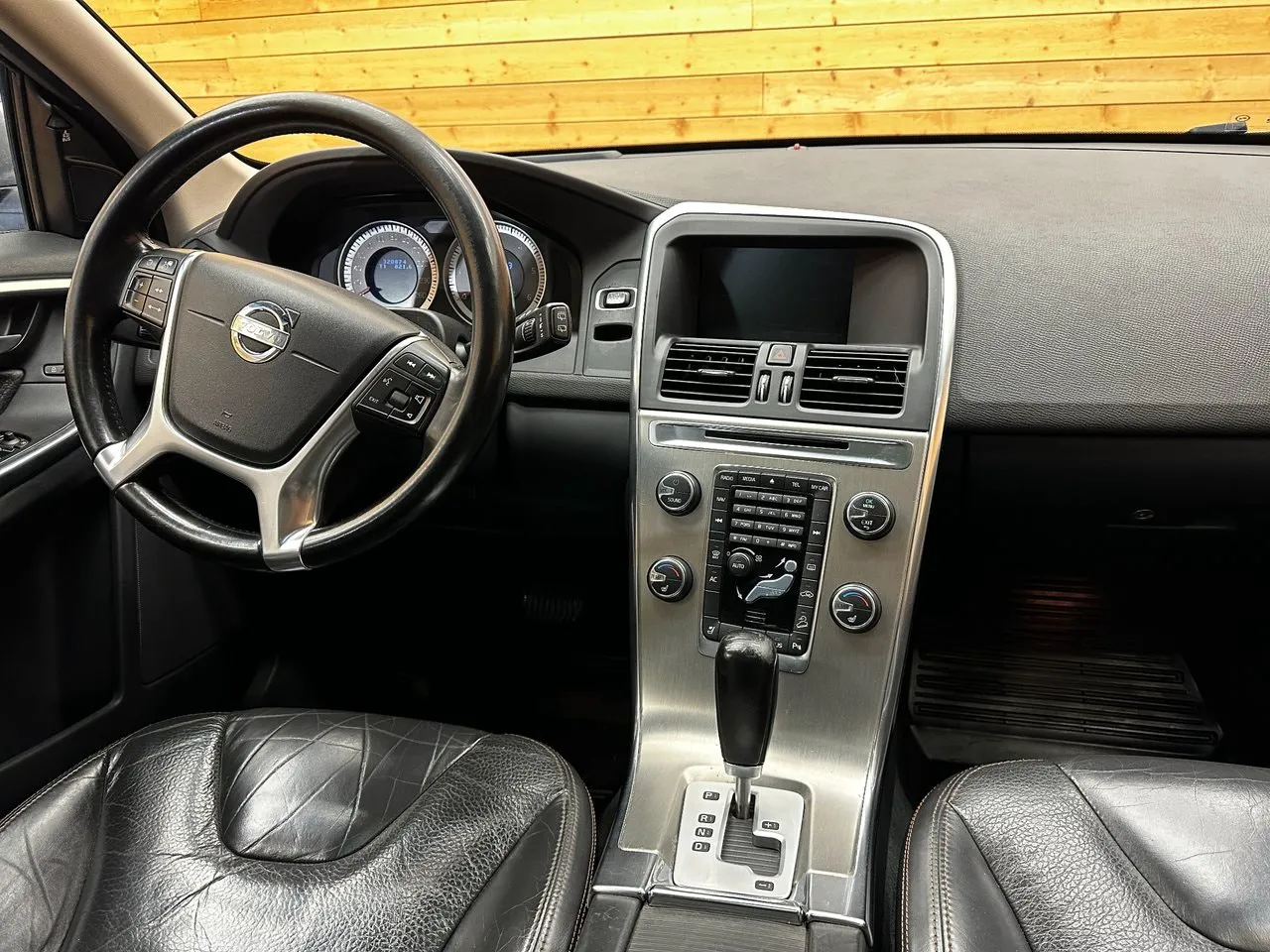 Vehicle image 18