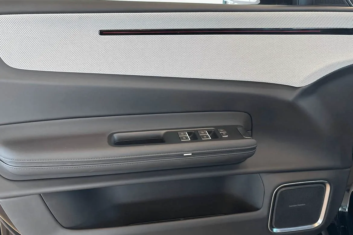 Vehicle image 24