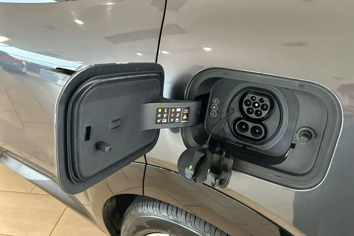 Vehicle image 14