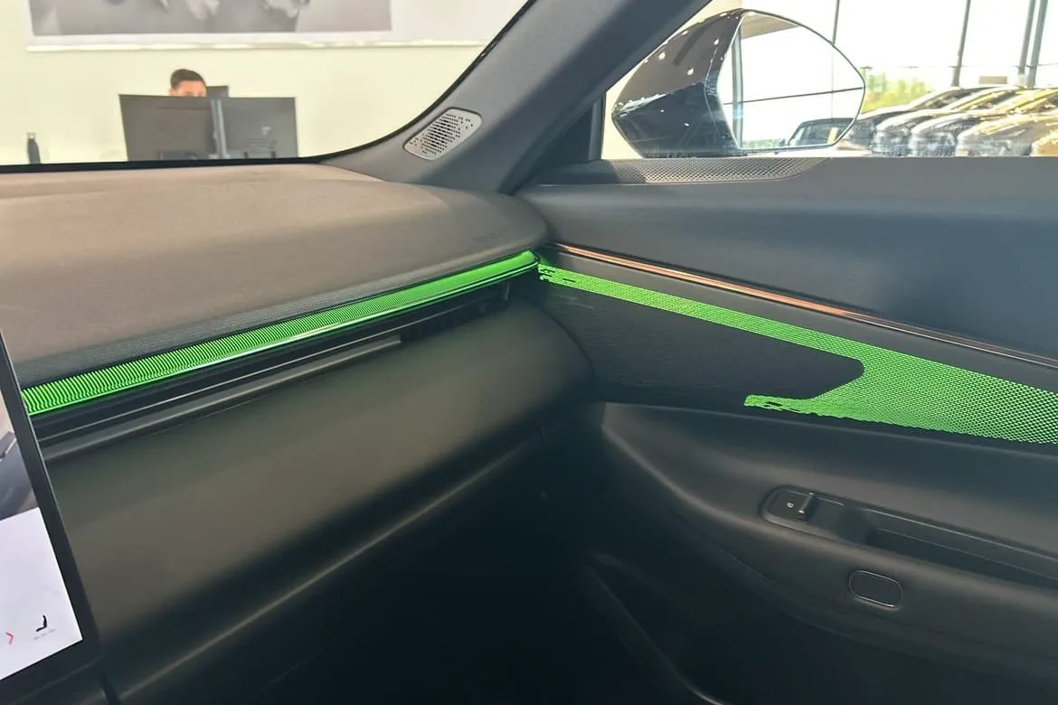 Vehicle image 21