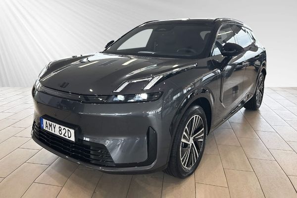 Lynk & Co 08 Core PHEV - 2025