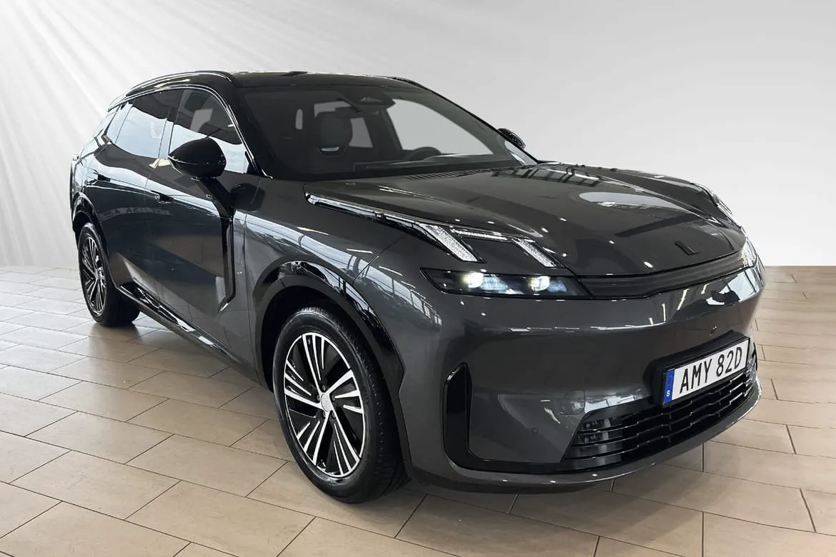 Vehicle image 4