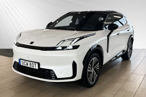 Lynk & Co 08 Core PHEV - 2025