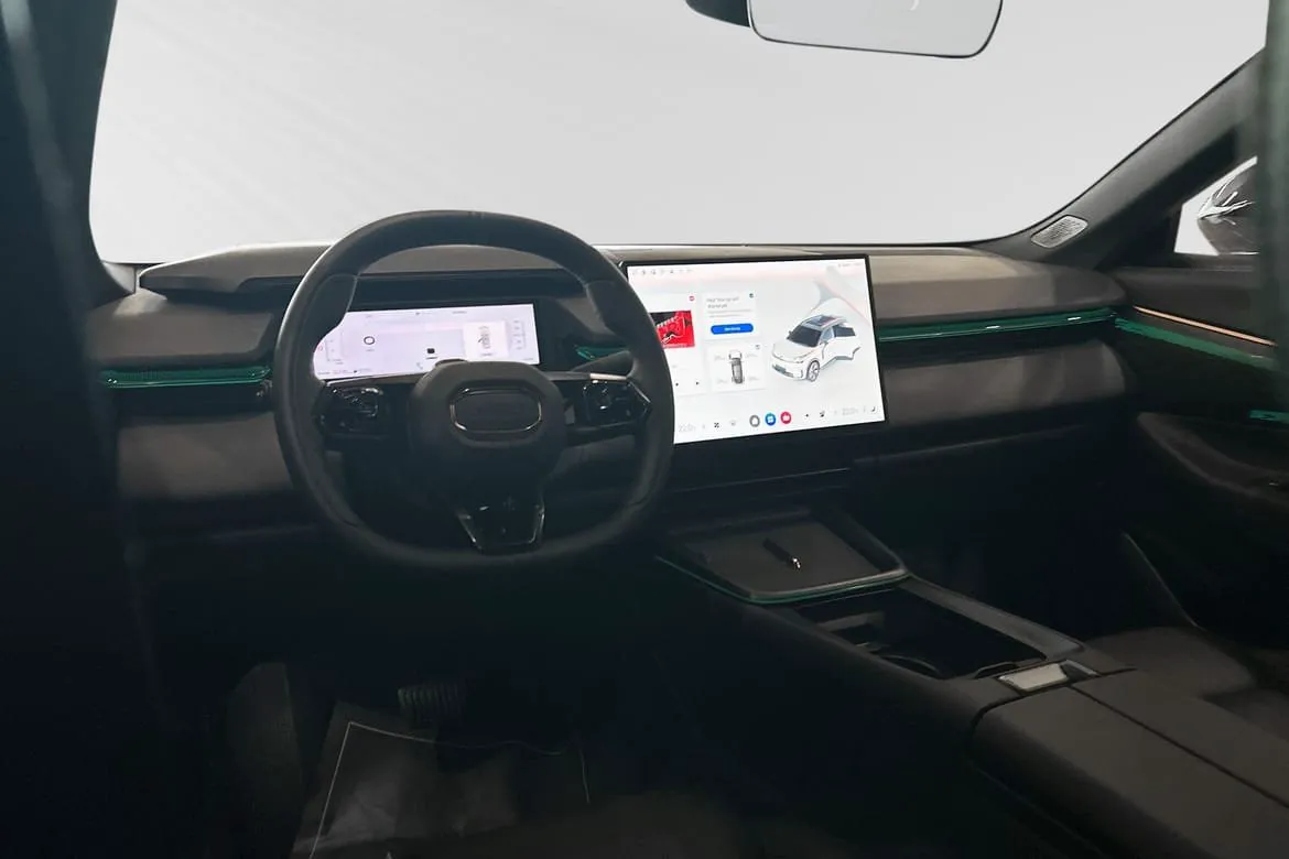 Vehicle image 7