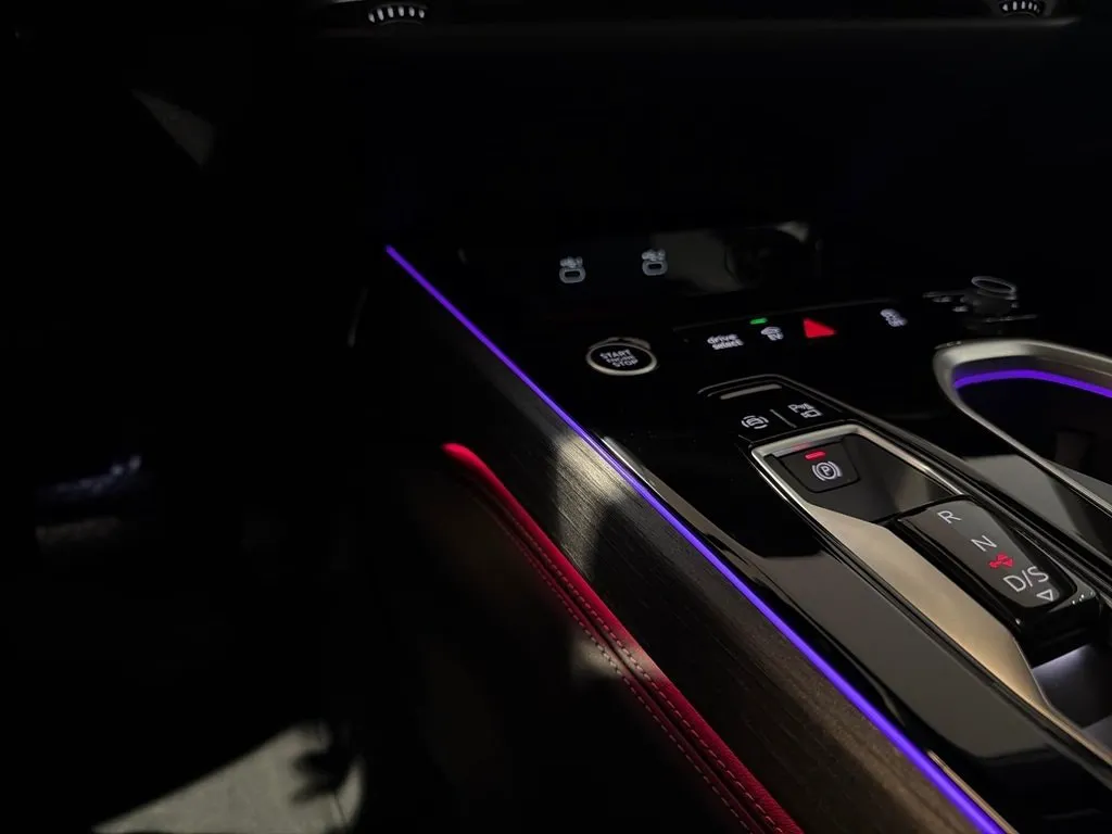 Vehicle image 21