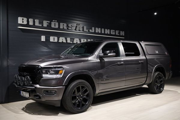 Dodge Ram 1500 Laramie Night 5.7 V8 Hemi 395hk 4x4 Flakkåpa/SoV-hjul - 2021